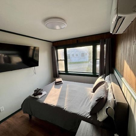 2 Bed Berkshire Getaway Minutes To Jiminy Peak Ski Ханкок Екстериор снимка