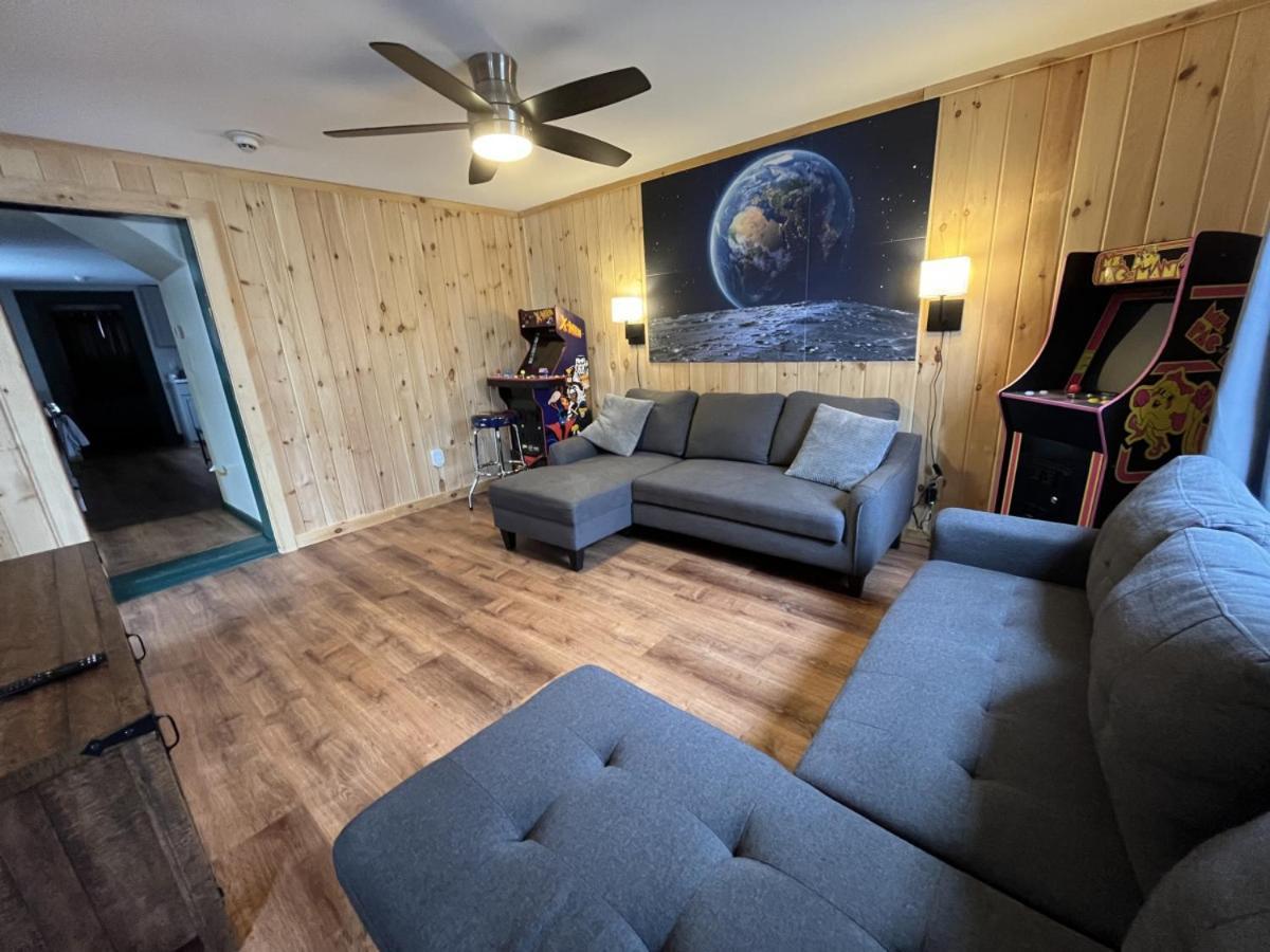 2 Bed Berkshire Getaway Minutes To Jiminy Peak Ski Ханкок Екстериор снимка