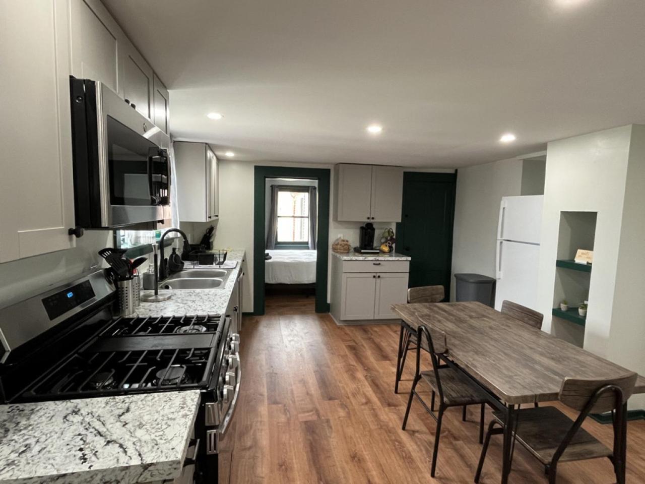 2 Bed Berkshire Getaway Minutes To Jiminy Peak Ski Ханкок Екстериор снимка