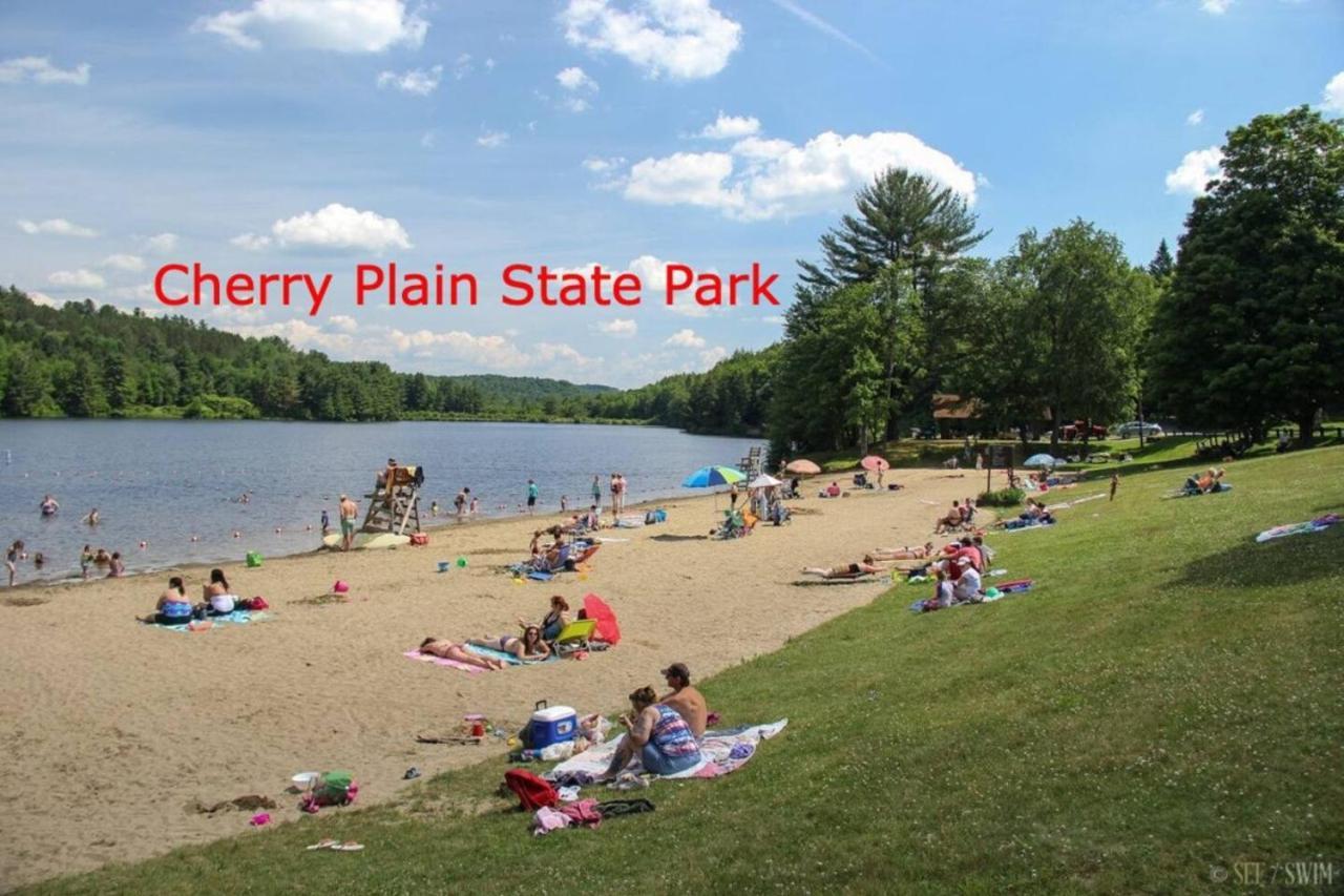 2 Bed Berkshire Getaway Minutes To Jiminy Peak Ski Ханкок Екстериор снимка