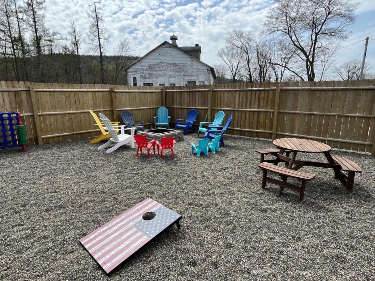 2 Bed Berkshire Getaway Minutes To Jiminy Peak Ski Ханкок Екстериор снимка