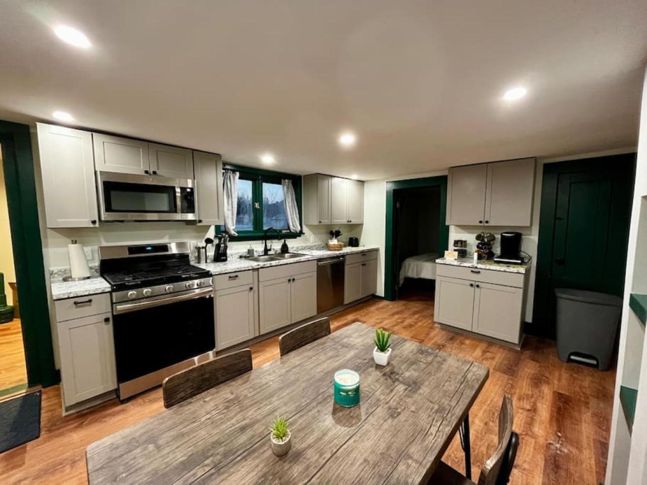 2 Bed Berkshire Getaway Minutes To Jiminy Peak Ski Ханкок Екстериор снимка